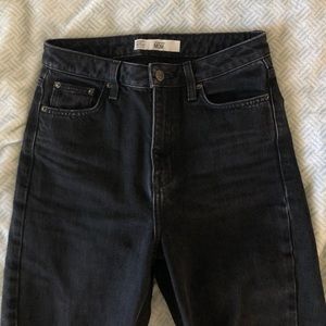 BLACK MOM JEANS FROM TOPSHOP